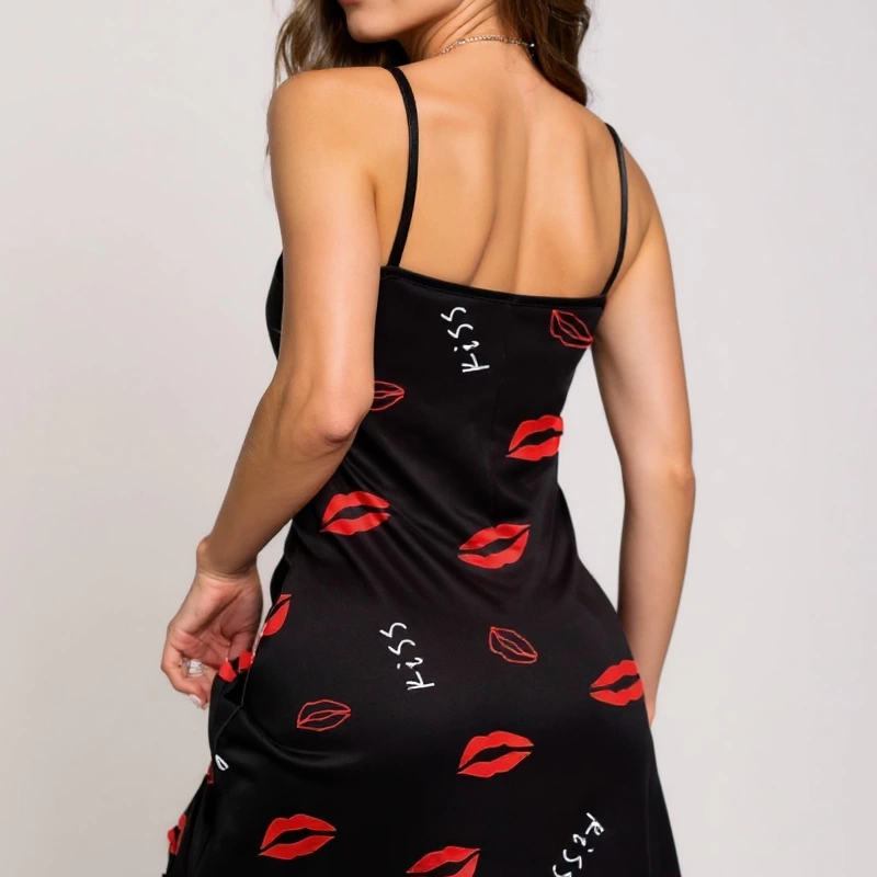 Dudak Desenli Siyah Askılı Gecelik